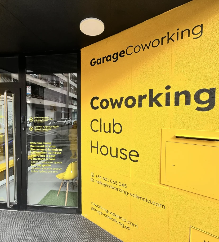 Sala de formación y reuniones en Garage Coworking